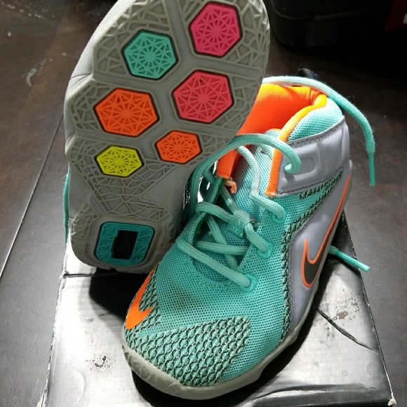 SOLD! LeBron XII size 10c kids - Picture 4 of 4